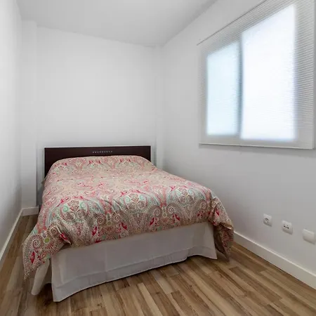 Апартаменты Flatguest Almansa * 3bdr * Parking * Wifi *