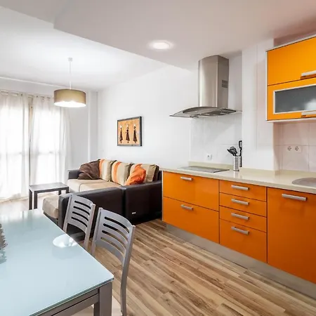 Апартаменты Flatguest Almansa * 3bdr * Parking * Wifi *