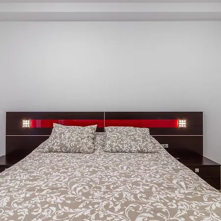 Flatguest Almansa * 3bdr * Parking * Wifi Апартаменты